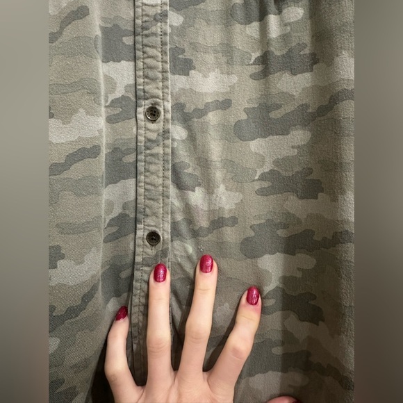 Long Sleeve Flannel 🤩 - Picture 4 of 7